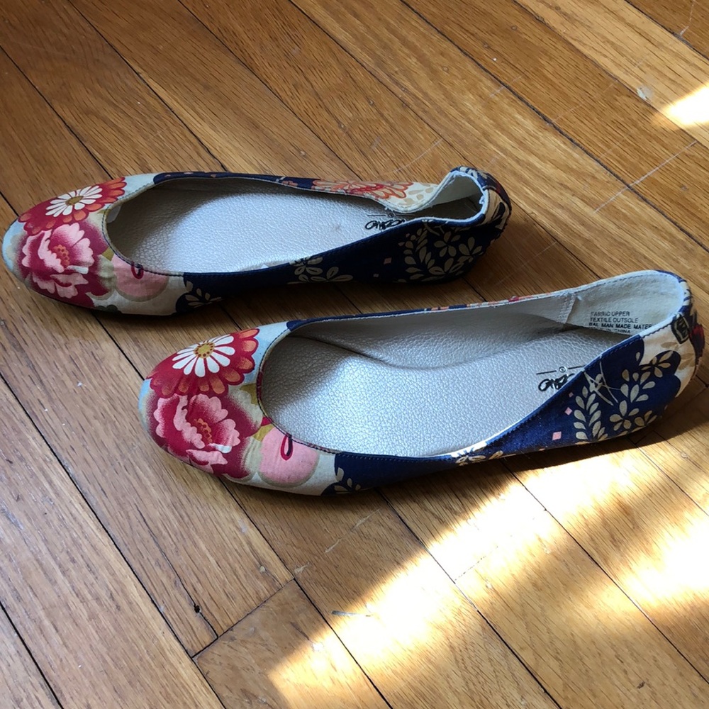 Mossimo Floral Flats - Picture 3 of 4
